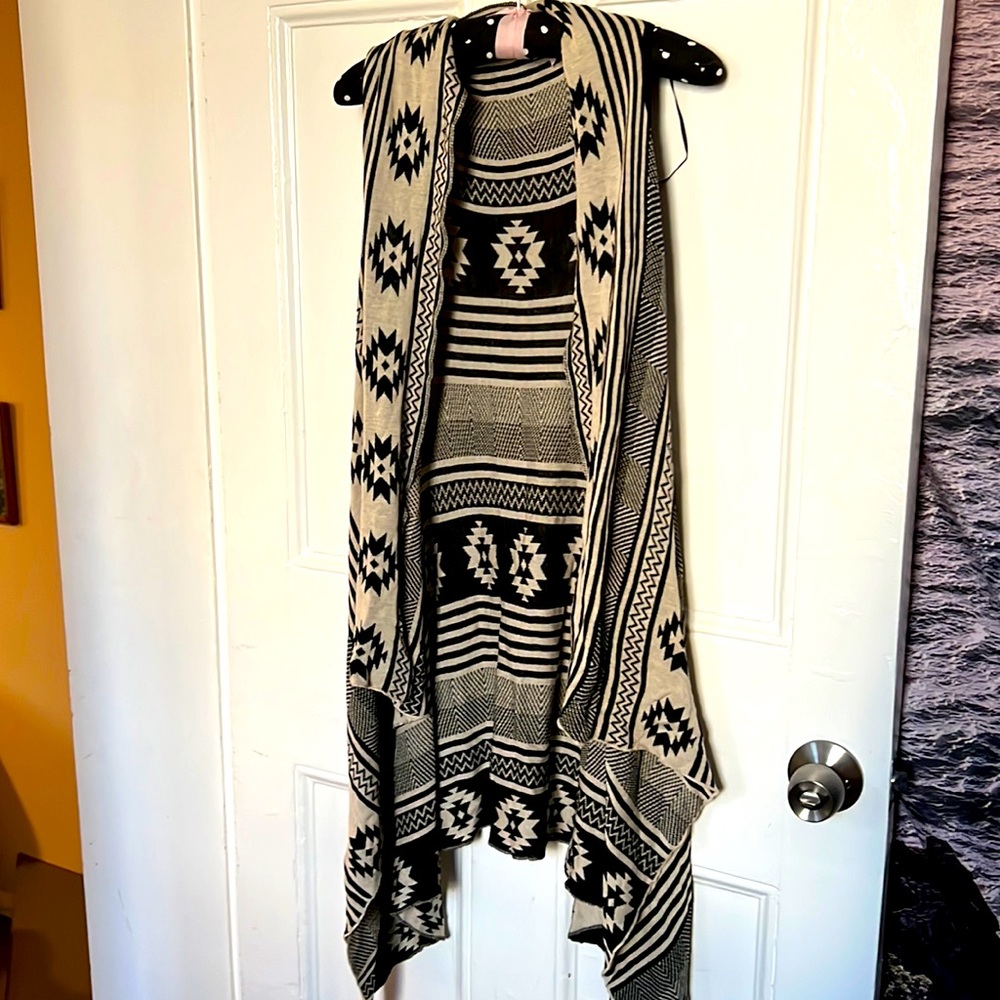 Flowy  Aztec black and white vest sweater